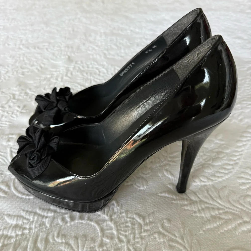 Stuart WEITZMAN Black Patent Leather peep toe Heels Size 8.5